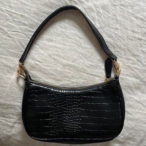 Never worn handbag.